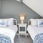 Host & Stay - The Captain\'S Loft
