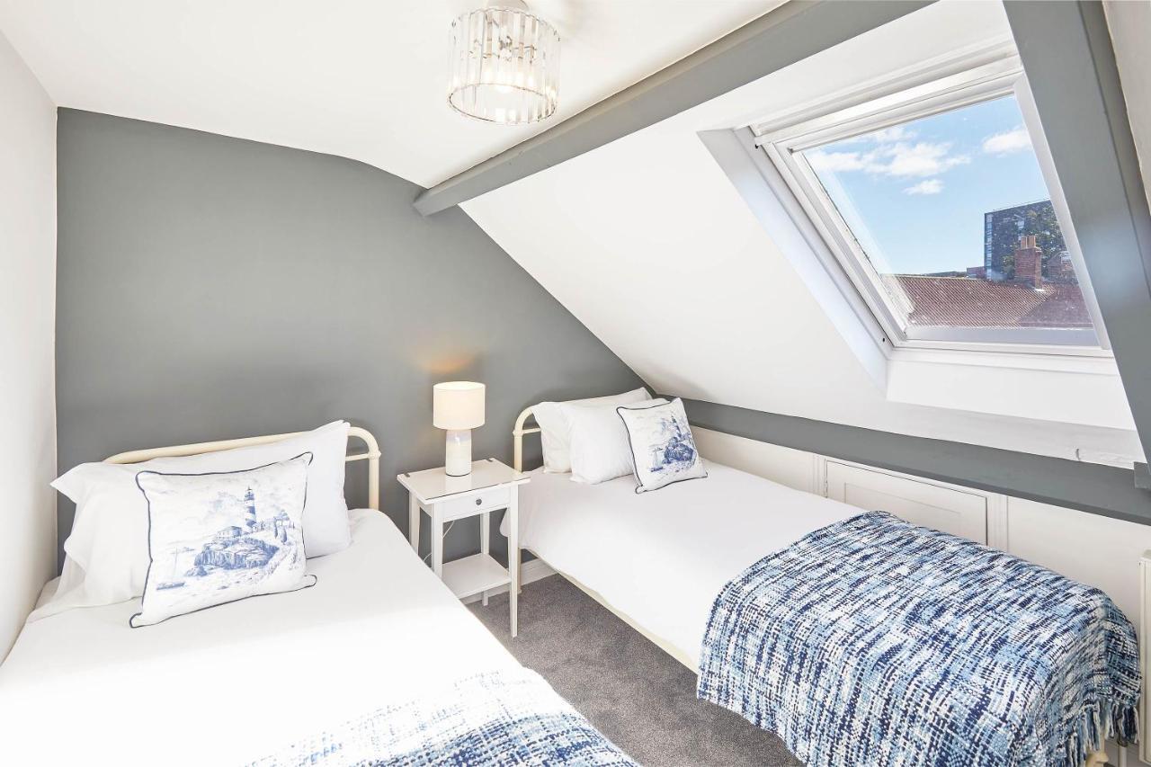Host & - The Captain's Loft Apartment Whitby